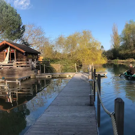 La Sur L'etang Des Sources *